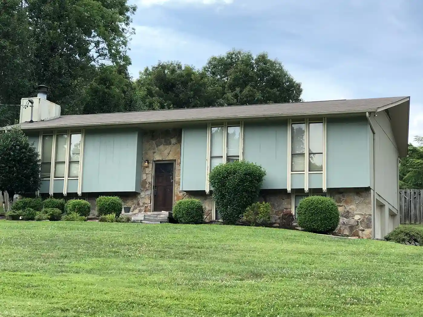 Freshly painted home exterior in Knoxville Tennessee